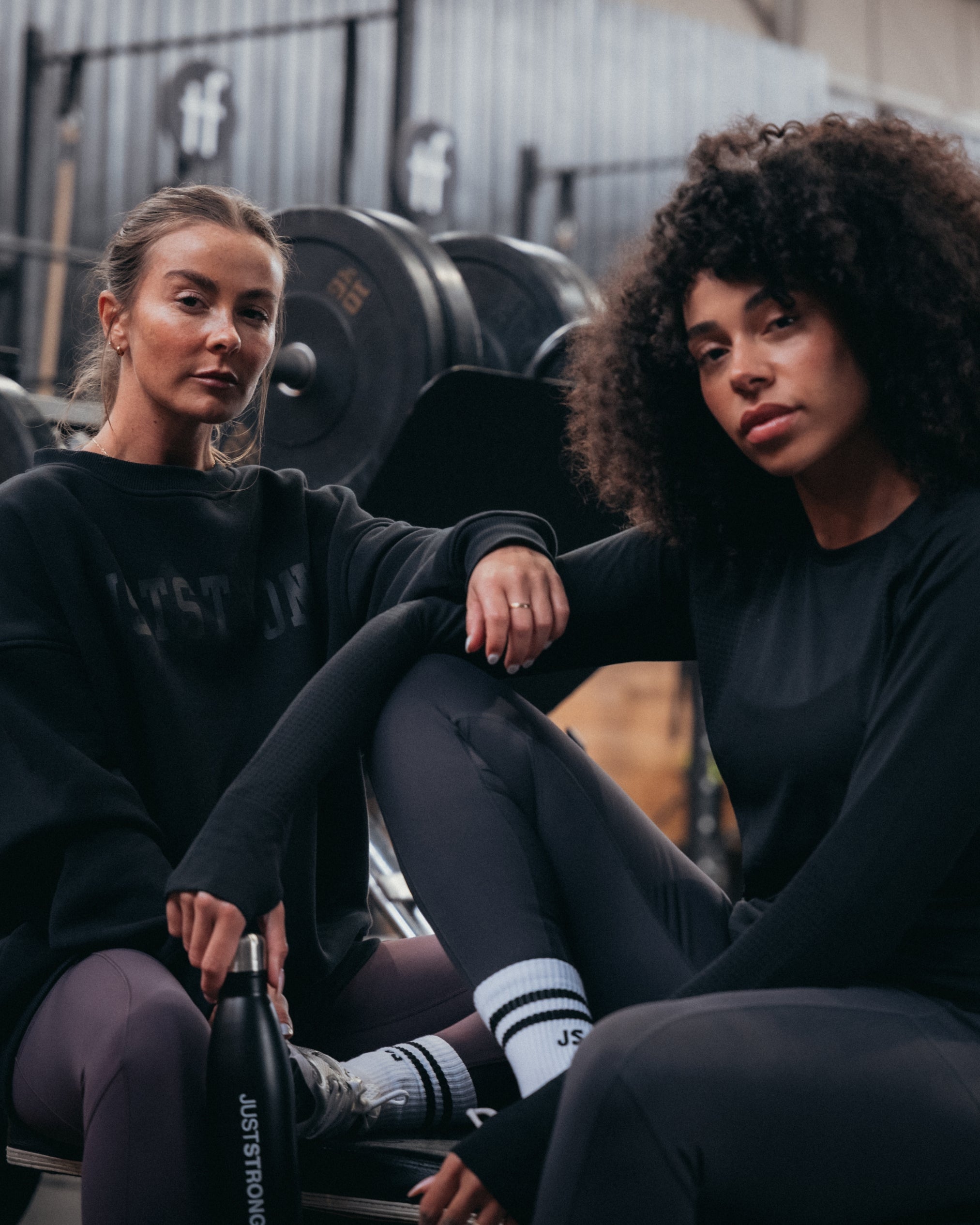 Essentials Oversized Crew - Black