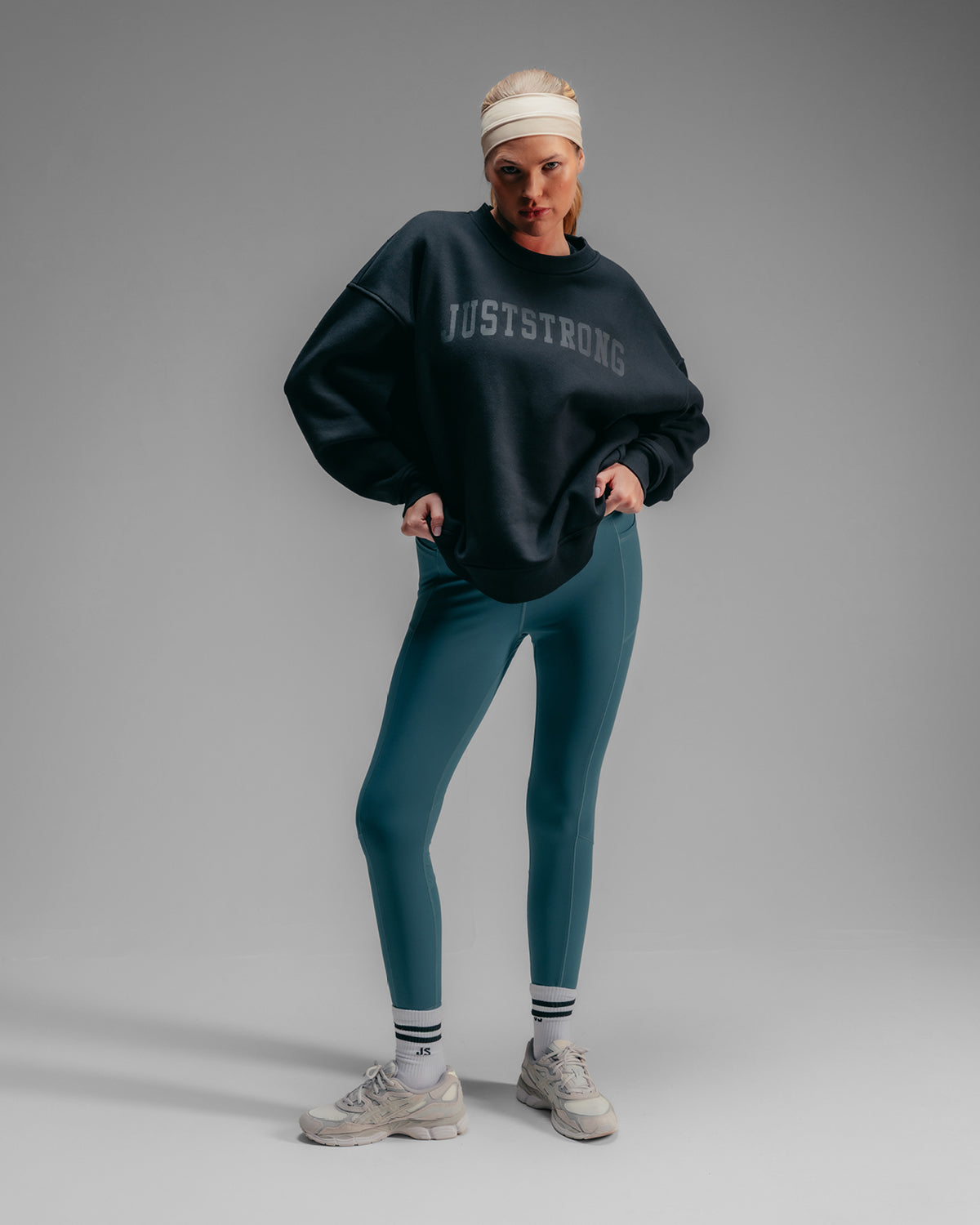 Essentials Oversized Crew - Black